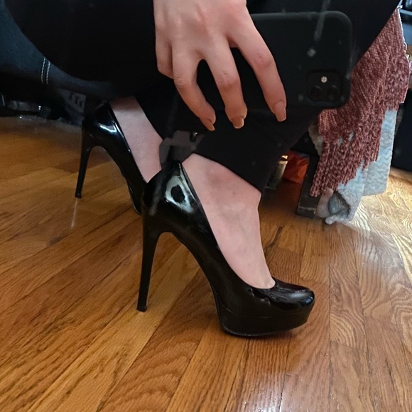 Black pump heels - Picture 7 of 10